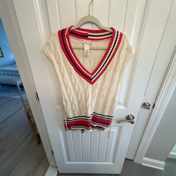 FREE PEOPLE CABLE KNIT SWEATER VEST WITH SIDE TIE DETAIL! S - Picture 11 of 11